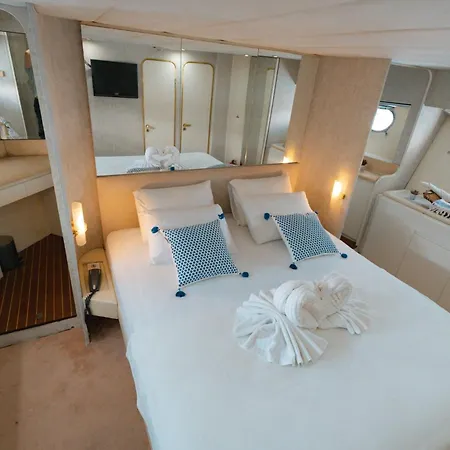 Båthotell Bona Dea 27m Motoryacht Bodrum