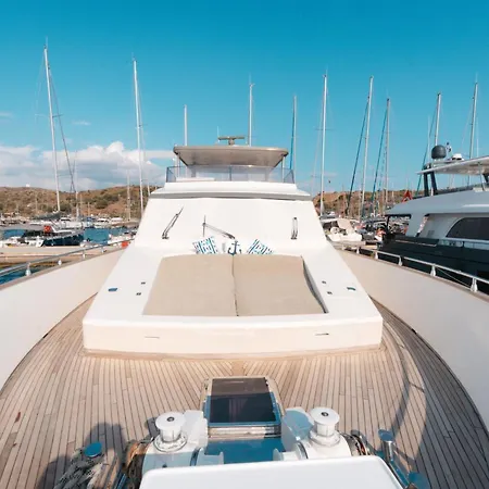 Bona Dea 27m Motoryacht ספינת מלון *